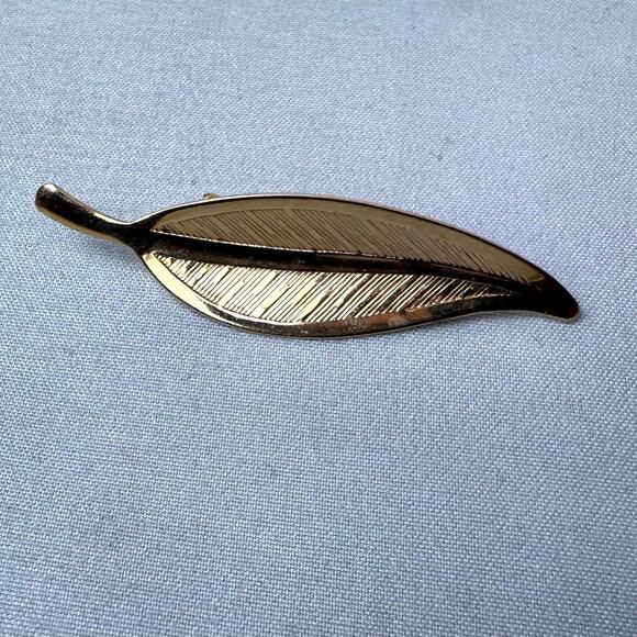 Vintage Set Of Three Goldtone & Silvertone Metal Leaf Brooch Pins - Picture 2 of 7